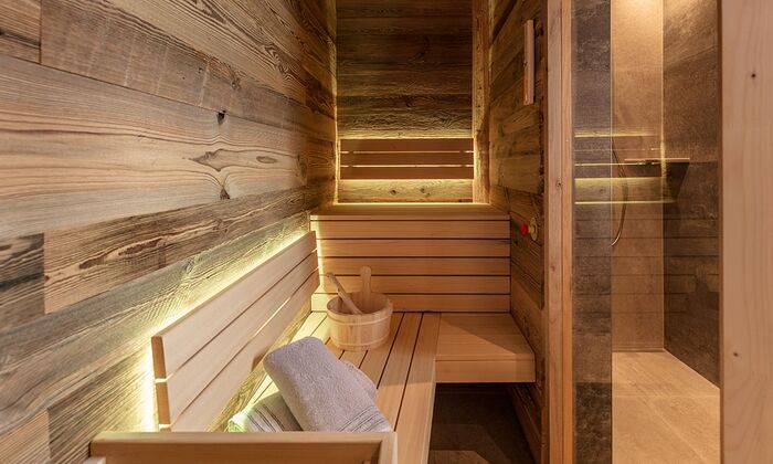 Sauna mit Altholz Elementen